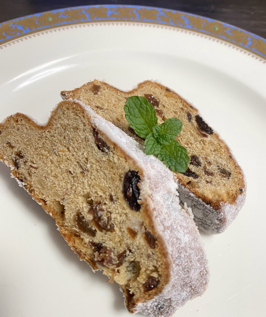 ドイツの菓子パン シュトーレン はカロリー爆弾 作り方を見るとその原因が一目瞭然だし 納得 できる理にかなった調理法だった Togetter