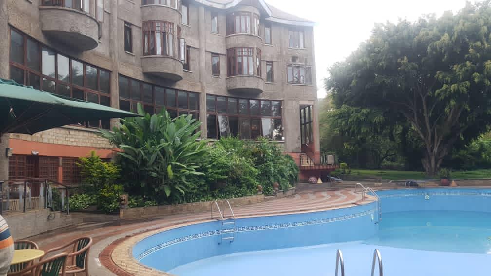 Mmiliki wa hotel (ambayo kwa sasa ni hostel) ya NGURDOTO anaweza akawa kacheza vzr sana karata zake kwa sasa ila kama hatokua makini katika ku'manage na kuendesha hiyo hestel inaweza kuwa ni kamali mbaya sana pia.  #IkoHiviBhana! Jengo lina uwezo wa kuchukua wanafunzi 2000,