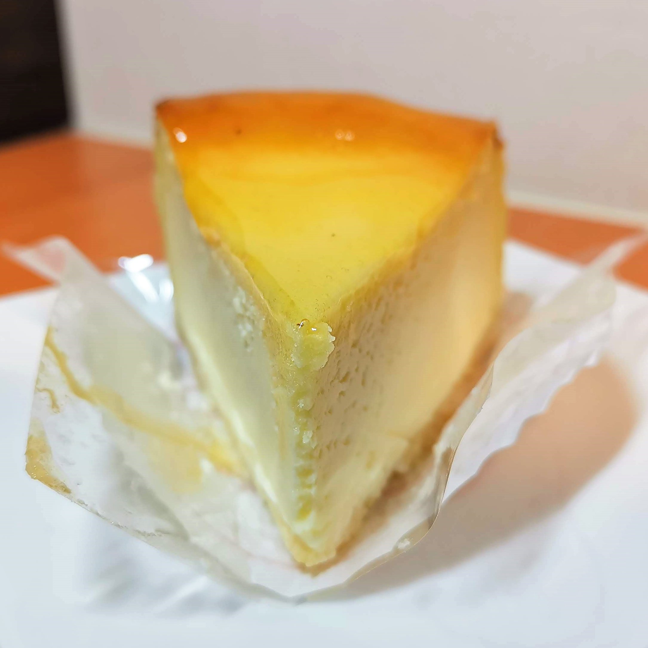 かなざわ チーズケーキ Juchheim ユーハイム は100年以上の歴史を持つ老舗の洋菓子店で 日本洋菓子のレベルを向上させるのにも一役買ったお店ともいわれています 日本の洋菓子の歴史を考察する上では欠かせない存在です こちらは看板商品である