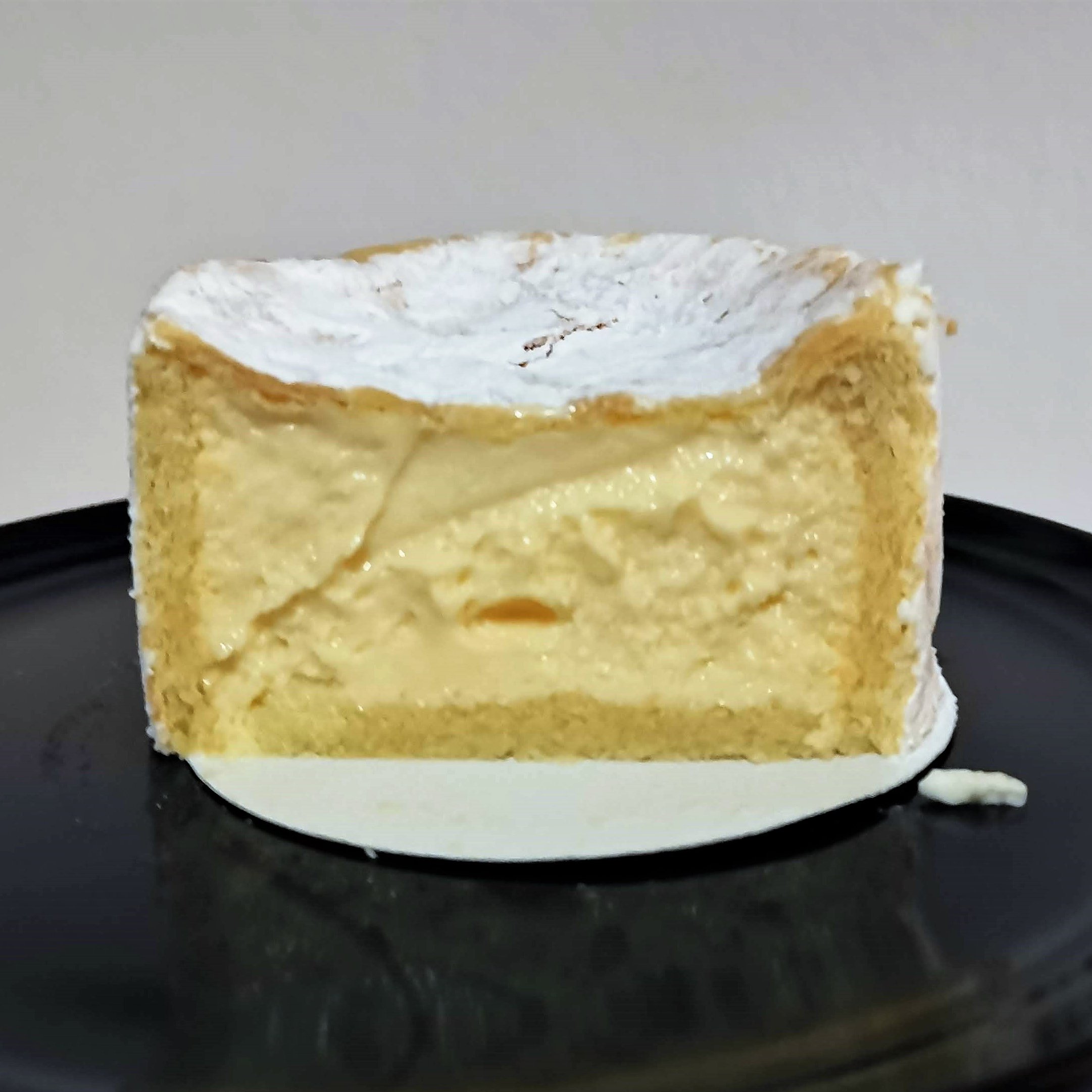 かなざわ チーズケーキ Juchheim ユーハイム は100年以上の歴史を持つ老舗の洋菓子店で 日本洋菓子のレベルを向上させるのにも一役買ったお店ともいわれています 日本の洋菓子の歴史を考察する上では欠かせない存在です こちらは看板商品である