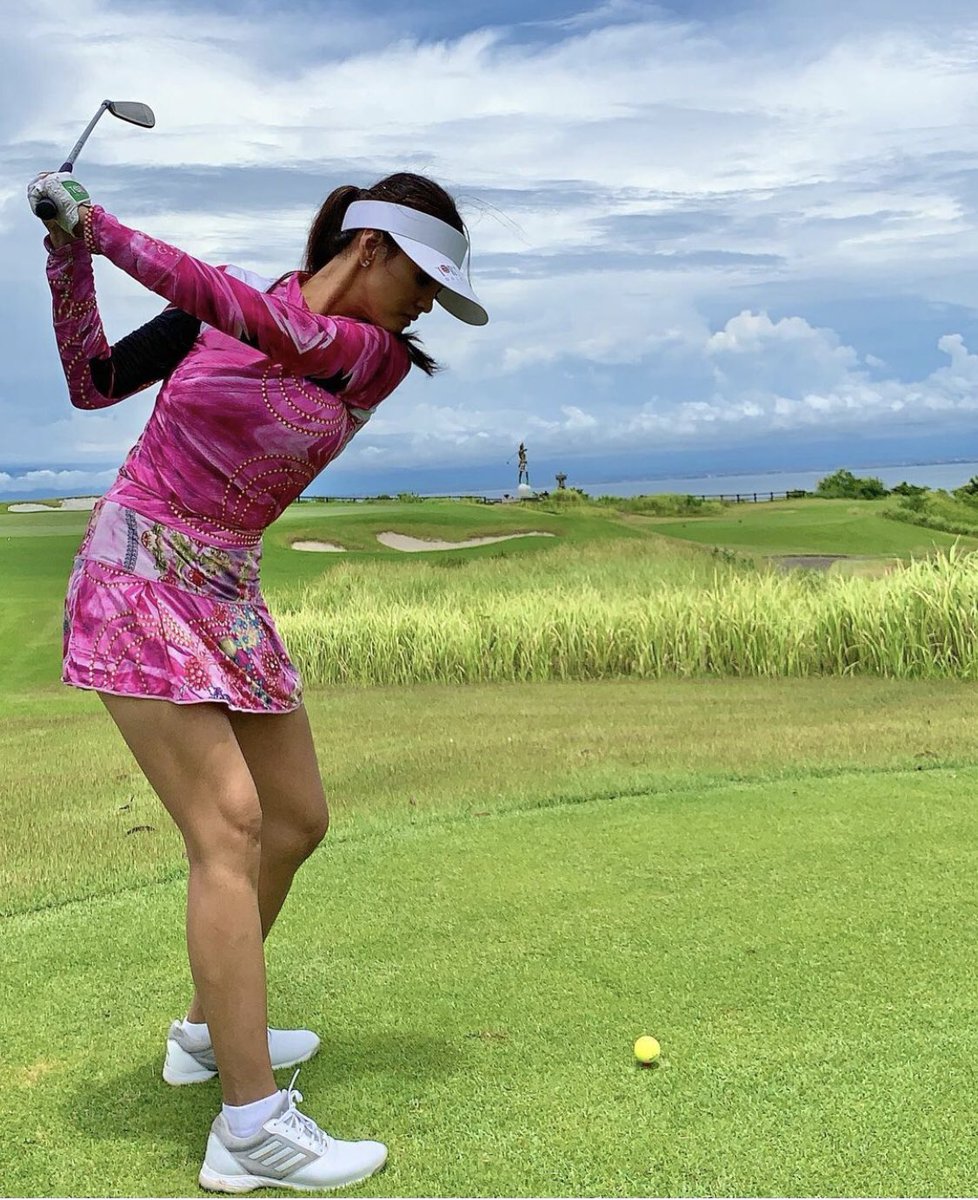 quinnfarah's tweet photo. Golf and catching up with old friends @newkutagolf  #Bali ⛳️🏌🏻‍♀️🎉 ps: cute 👗 @torigolfbali #newkutagolf #swingitwithstyle #fq_sports https://t.co/L5kTwXRGis