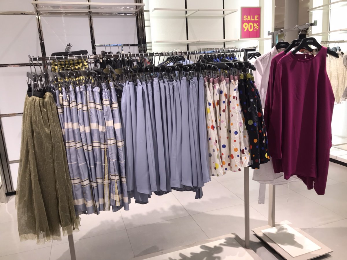 ilovejungceylon's tweet photo. #Jaspal Sale! ลดสูงสุด 9️⃣0️⃣%
สาวๆ ห้ามพลาด #ยัสปาล ขนขวนเสื้อผ้ามาลดราคากันแบบสุดๆ
ใครเล็งไอเทมไหนไว้ ต้องรีบช้อป!
สอบถามข้อมูลเพิ่มเติมที่ ร้านยัสปาล ชั้น G โซนภูเก็ตสแควร์ โทร:083-096-6752
#Jungceylon #Patong #Phuket #SalePromotion
#จังซีลอน #ป่าตอง #ภูเก็ต #ลดราคา https://t.co/lhjjs8ppiw