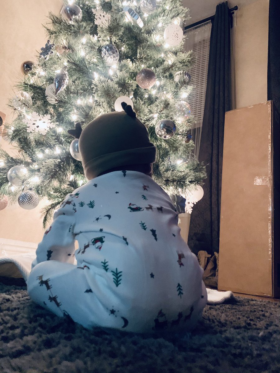natg1050's tweet photo. December is here 🤍❤️❤️🎄 https://t.co/awWda1o9Ou