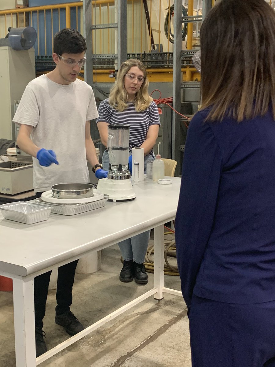 ProfFranKayLamb's tweet photo. Sorting 100 billion particles in less than 5 seconds @UON_NIER Prof Kevin Galvin and his team with @USConGenSydney @UON_research #uswithaus https://t.co/sSld1mryVa