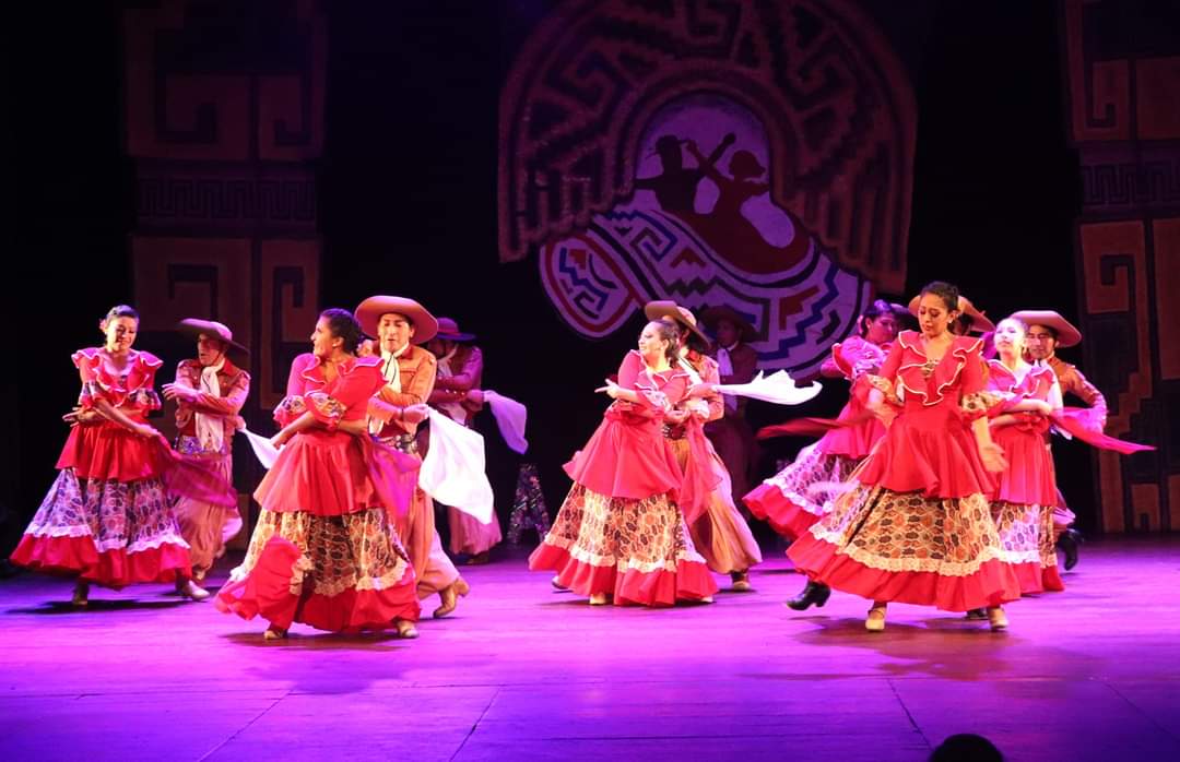 MalamboMLP's tweet photo. Más de la 1ra. noche! Te invitamos a disfrutar de la segunda y última función mañana Miércoles 2 de Diciembre 👌 18:00 hrs. Teatro Municipal Alberto Saavedra Pérez. 
#Estreno "Vivencias de un Chalchalero"
Coreografía. Maximiliano Marcovich 
Ph. Luis Rodríguez Silva
#MalamboLaPaz https://t.co/RweYiliIYd