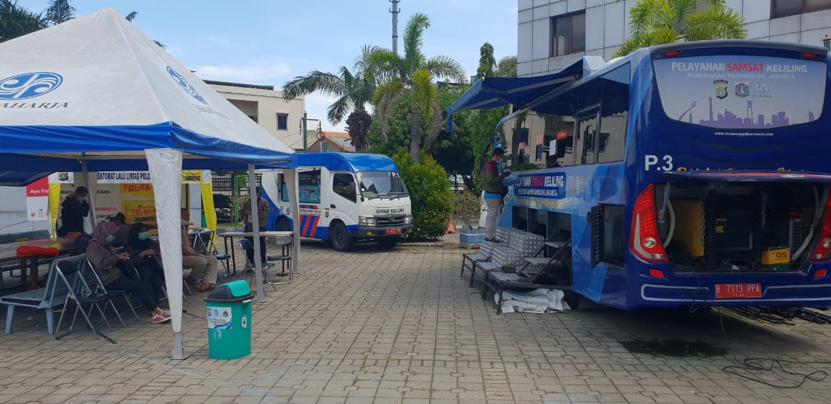 Pelayanan mobil Samsat keliling <a href="/SamsatJakpus/">SAMSAT Jakarta Pusat</a> hari ini, Rabu, 02 Desember 2020 beroperasi di halaman depan gedung Samsat dan siap melayani wajib pajak dari pukul 08.00 s/d 14.00 WIB. <a href="/TMCPoldaMetro/">TMC Polda Metro Jaya</a>