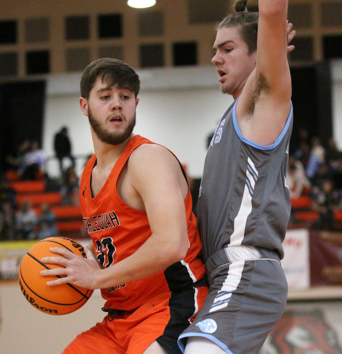 ByronBeers's tweet image. .@TigerTahlequah clobbers Skiatook, 69-38, in head coach Marcus Klingsick&apos;s debut. No. 14 Tigers were led by Qua&apos;shon Leathers&apos; game-high 15 pts. Hayden Wagers and Hayden Smith had 13 each, and Trey Young added 12. tahlequahdailypress.com/sports/tigers-… #okpreps @TahlequahTDP
