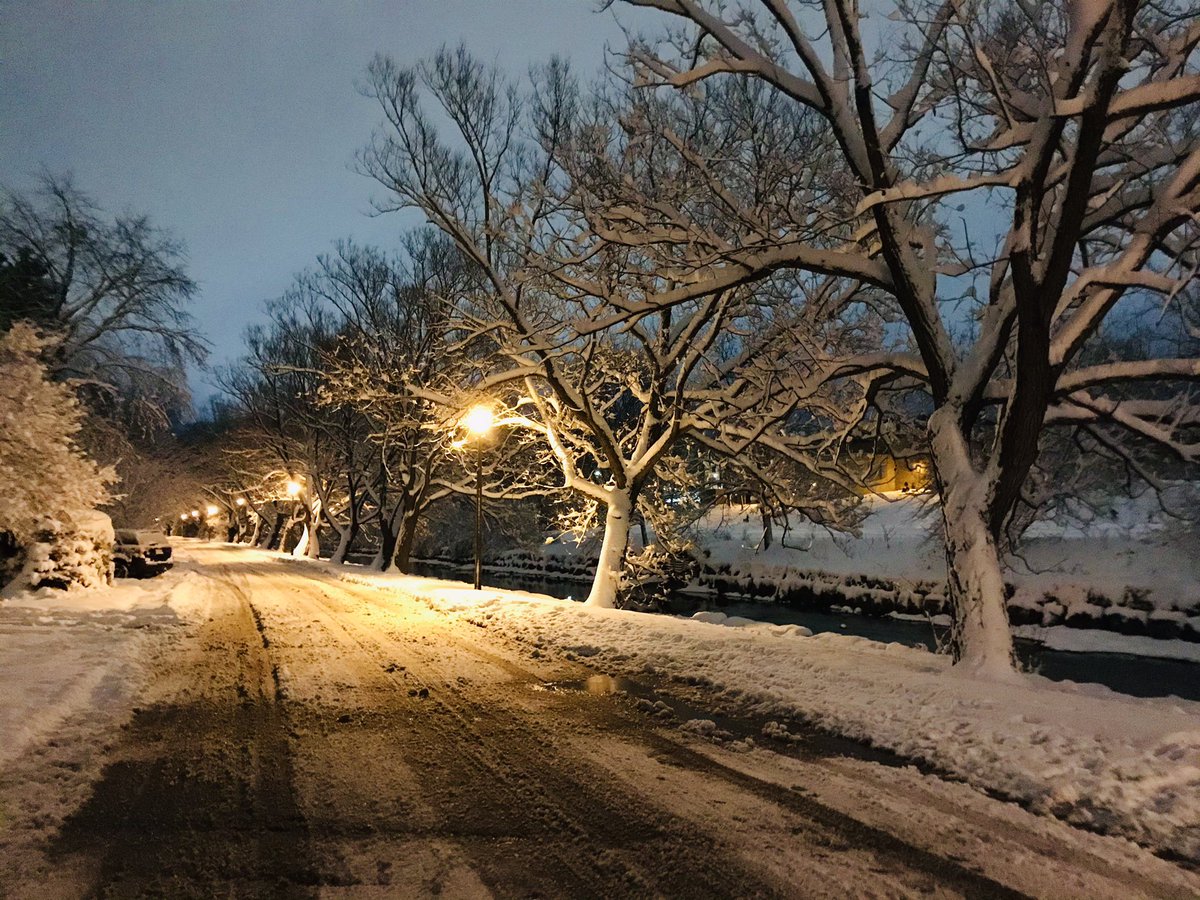 Lovely night for a walk ❤️ #stratford #stratfordon #photography #Ontario #canada #snow #snowday #weather #WinterWonderland #winter #december #December1st #tuesday #artist