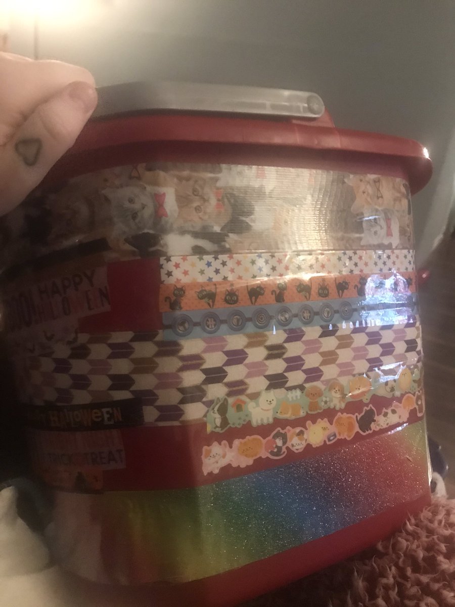 #Disabled Twitter, do you have any strange but essential stuff you use? Due to my #gastroparesis and #GERD I thr*w up a lot, usually at least once daily. So I have a very cute personalized bucket that’s not huge but I can take it anywhere, even in the car if needed. #t1d https://t.co/xPj8tl7KRZ
