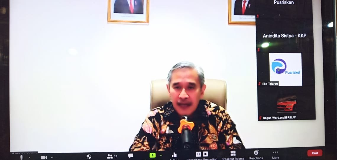 pusriskel's tweet photo. Serang (2/12/20) #Kapusriskel @in_radiarta Hadir dalam Rapat pembahasan operasional #PIAMARI dan #MIAMARI yang dilaksanakan secara daring dipimping oleh Ka @brsdm_kp @sjariefwidjaja 
@kkpgoid https://t.co/F2wu5302yo