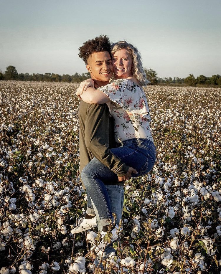 bandeauxpat's tweet image. In a cotton field?