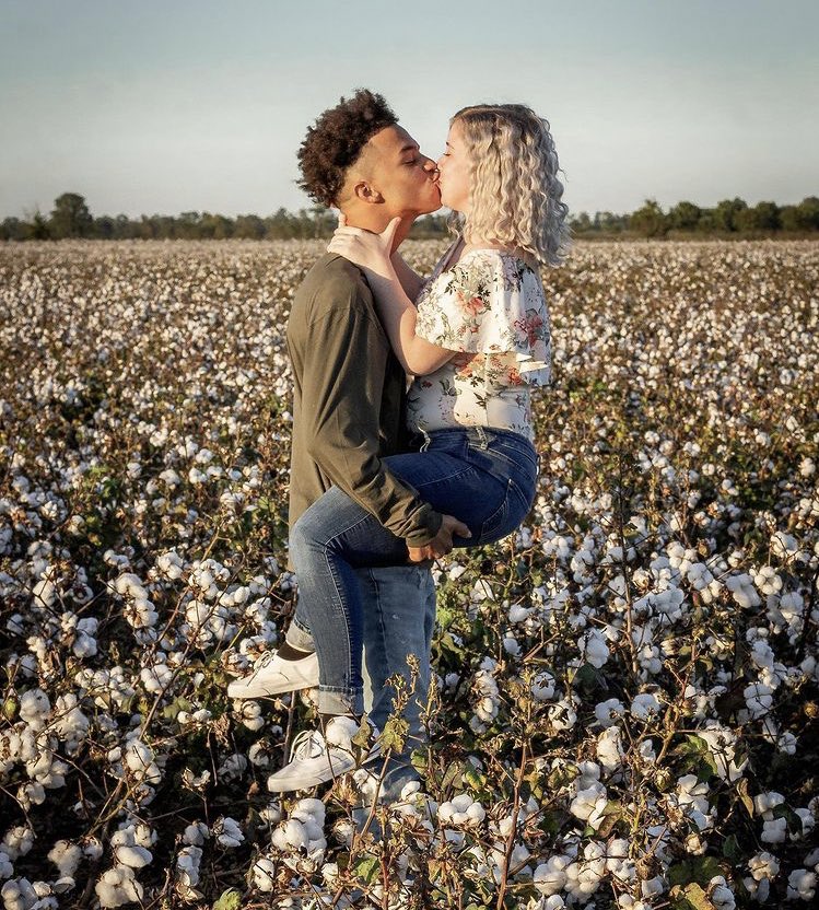 bandeauxpat's tweet image. In a cotton field?