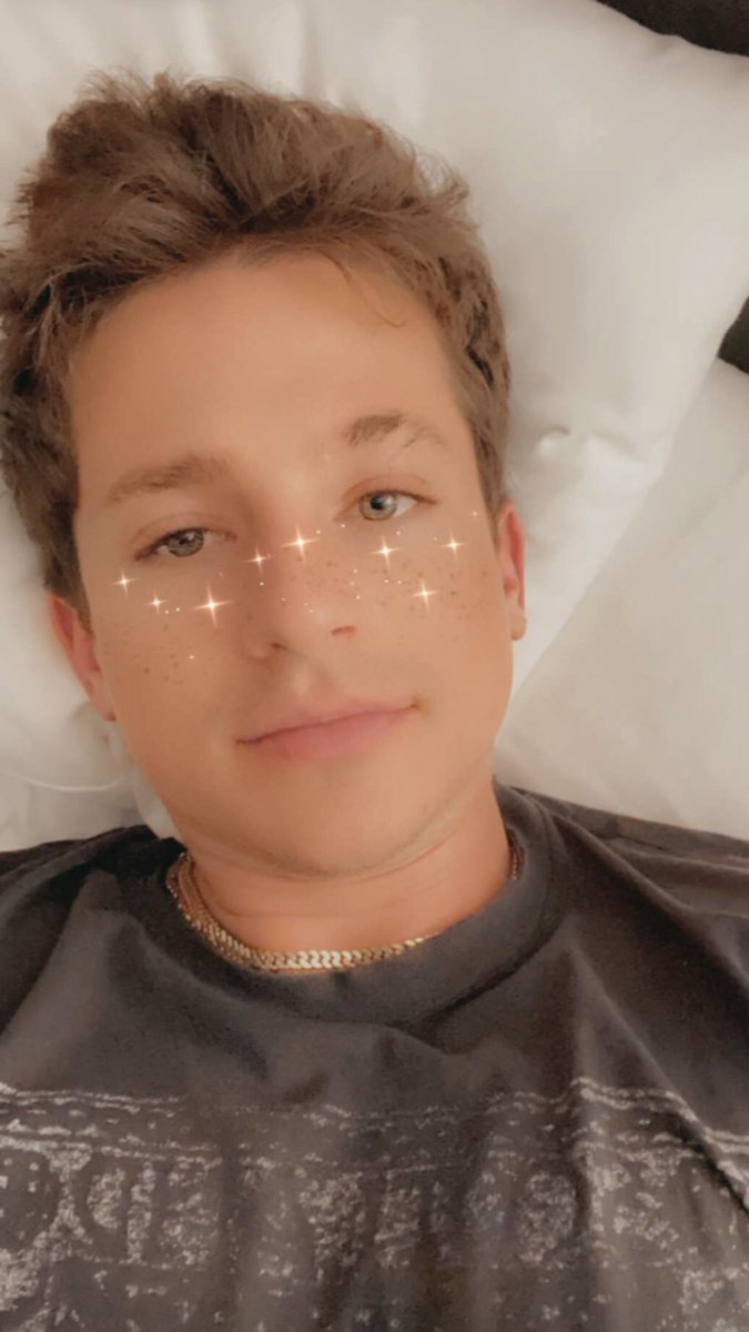 charlieputh_jp's tweet image. 今日12/2はチャーリーの29歳の誕生日です😊🎂
チャーリーお誕生日おめでとう🎉

#HappyBdayCharliePuth
#CharliePuth #チャーリープース
@charlieputh