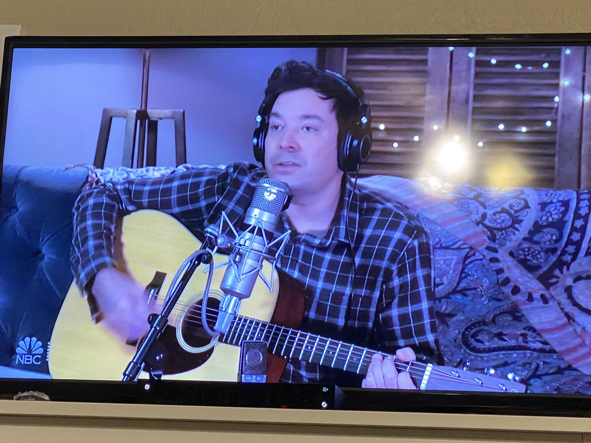 Claster143TS's tweet photo. Okay this is HILARIOUS!!! This whole thing. What makes me happiest is knowing Fallon genuinely liked Folklore. @jimmyfallon @taylorswift13 @taylornation13 @FallonTonight @theroots #FallonTonight #TaylorSwift #fallonlore #Folklore https://t.co/Bv2hFMo3Dh