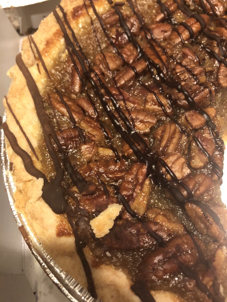 Chocolate pecan pie 🥧 mmmmmmm.   Great@minds think alike <a href="/carawfields/">Cara Fields</a>! <a href="/joe_farrell21/">Joe Farrell</a> <a href="/_aldo__v/">Aldo Villalobos</a> <a href="/BreaunaTerry/">Breauna Terry</a>