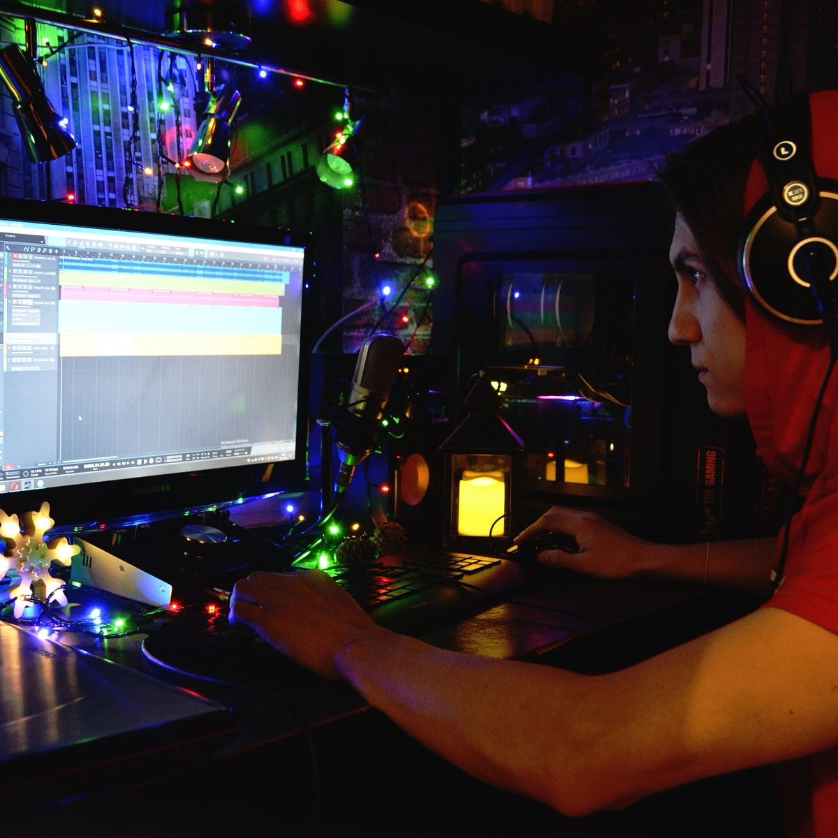 Full of Christmas mood, working on something cool. Are you waiting for the holiday?

#rock #metalcore #metal #posthardcore #rockmusic #metalfamily #rockband #conceptofbreathing