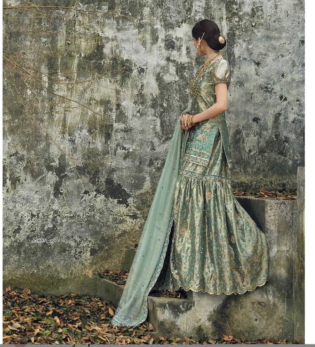 MediaSpringPk's tweet photo. Loving this sweet puff sleeve silhouette at #mehdicouture, who seems to be having a moment with sea green and we’re not complaining!!! Love the aesthetics of this shoot with #amnababer, and that sea green Gharara outfitis on our wish-list 👌🏽💯♥️🍵 https://t.co/DV1RFFXhMs