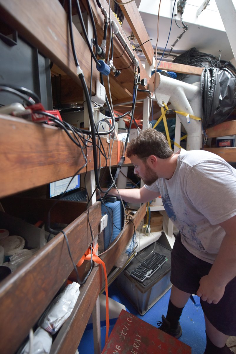 Corals make clouds!! Excitement in the control room on #RVFalkor as we detect and measure cloud condensation nuclei aerosol particles. Check out #IceAgeGBR cruise blog from @QUTSciEng PhD student Haydn Trounce  👇@Schmidtocean @IFE_QUT #RRAP 
schmidtocean.org/cruise-log-pos…