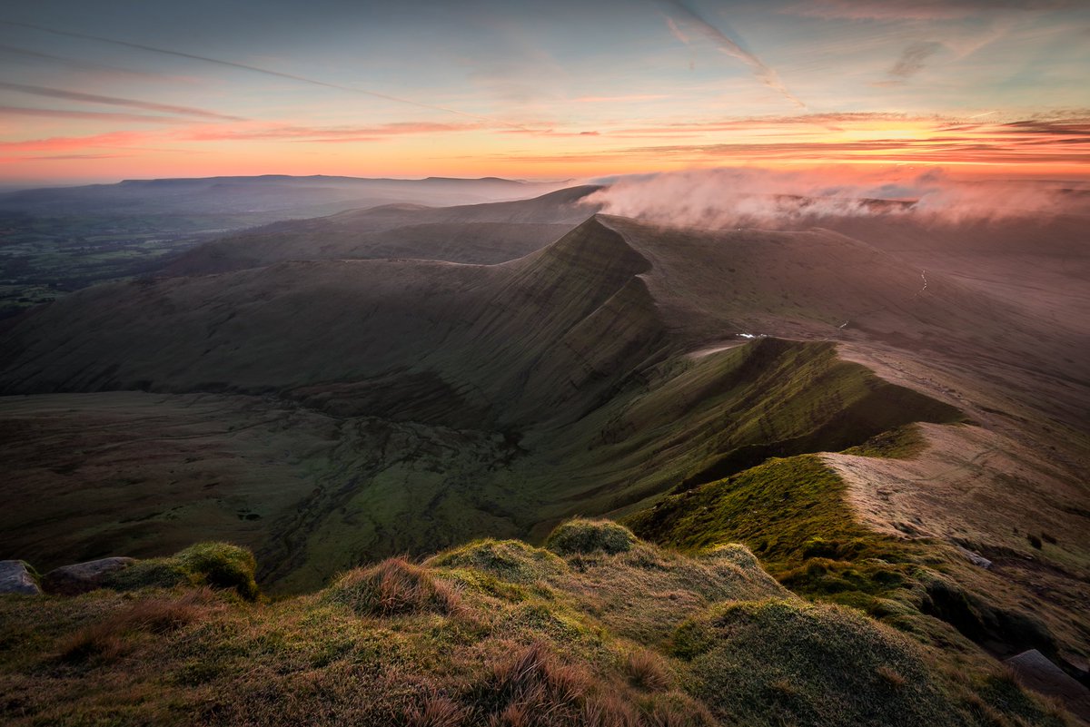 Tuesday mornings' sunrise from a rather chilli Pen Y Fan ❄️

<a href="/Ruth_ITV/">Ruth_TV</a> <a href="/kelseyredmore/">Kelsey Redmore</a> <a href="/DerekTheWeather/">Derek Brockway - weatherman</a> <a href="/ItsYourWales/">It's Your Wales</a> <a href="/visitwales/">Visit Wales 🏴󠁧󠁢󠁷󠁬󠁳󠁿</a> <a href="/VisitBeacons/">Visit Brecon Beacons Bannau Brycheiniog</a> <a href="/WalesOnline/">WalesOnline 🏴󠁧󠁢󠁷󠁬󠁳󠁿</a> <a href="/WalesOnlinePics/">WalesOnline Pictures</a>

#photooftheday #landscapephotography #NationalGeographic #landscapelovers #Wales