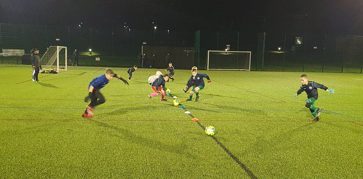 MillHillJuniors's tweet photo. Goalkeeper training for @MillHillJuniors players restarts at @olsjbb1 tonight in Blackburn with @Coachhassangk from @CreativeKeepers and Andy Dawson @get_keeping! 1st session free, see flyer for further info or how to book a place. #GKUnion https://t.co/bEmyZSTOXH