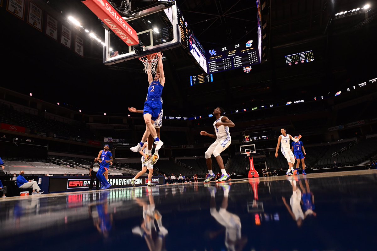 KUHoops's tweet photo. Showed some 𝙜𝙧𝙞𝙩 tonight 💪 https://t.co/bTlS6jQ80i