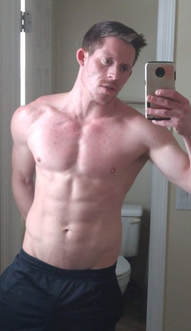 Shirtless Selfie because why not.  #selfie #gym #abs https://t.co/d4WfxRUilC<a href="/tag/selfie"class="tags">#selfie</a><a href="/tag/gym"class="tags">#gym</a><a href="/tag/abs"class="tags"><span>#abs</span></a>