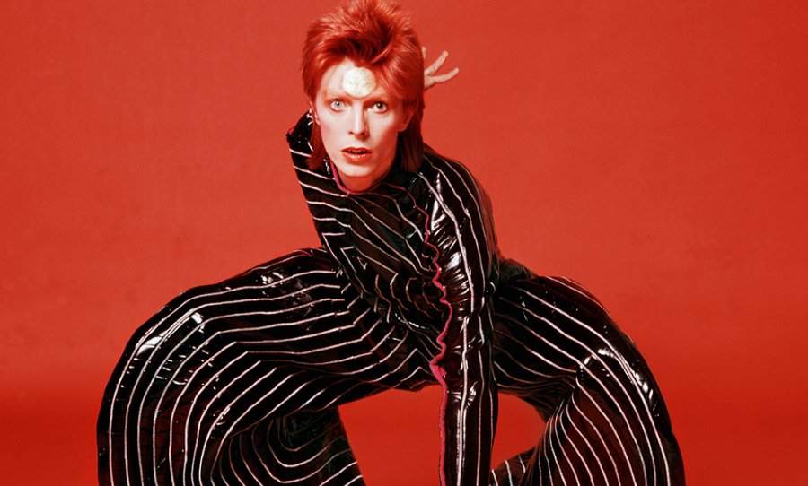 Continuing on from his breakthrough hit ‘Space Oddity’ Bowie continued the otherworldliness of space and alien life through his Ziggy alter-ego, a messenger for extraterrestrial life.