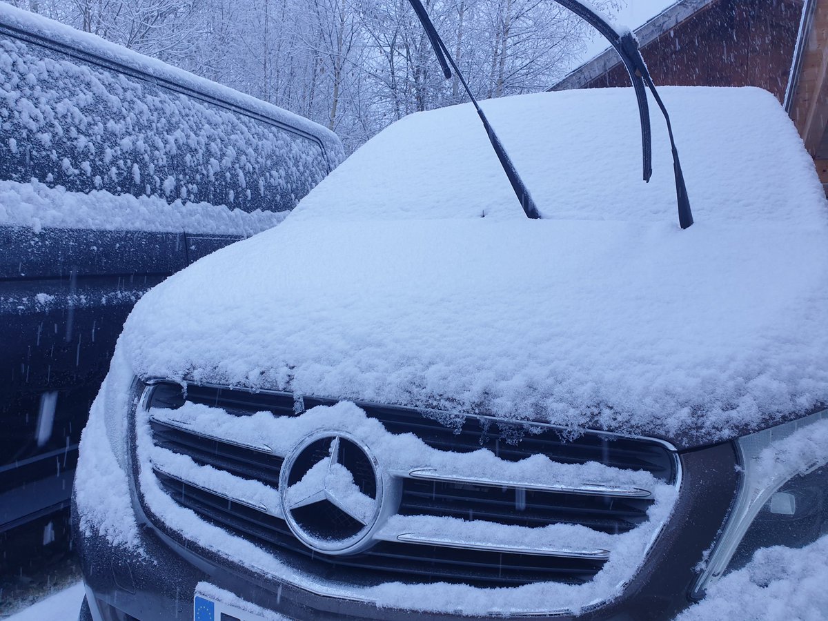 The snow has arrived. What are we waiting for? Oh yeh. We can't ski!!
#courchevel #skicourchevel #skifrance #skialps #vclass #luxurytransfers