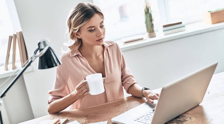 The independent°These women are technically the equals of enlightened alphas, they are strong women, BUT unlike the dominants type of strength, their interest is self-focused.What do i mean?they are more interested in their own lives so they don't have time to boss men