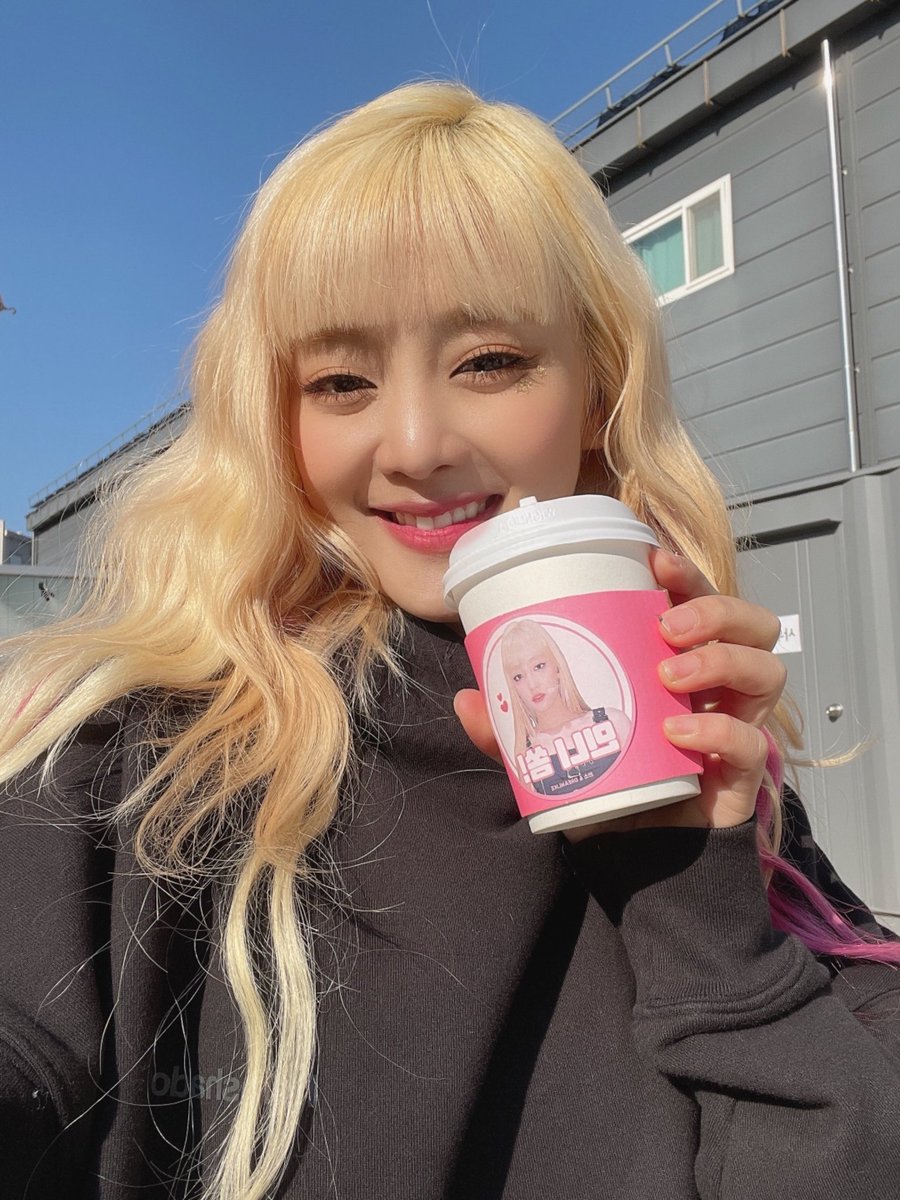 idleview's tweet photo. #UCUBE #MINNIE
[ENG] We all had drinks together~ I'm working so hard on the drama and I hope Neververs can watch it soon TT Please look forward to it ♡♡♡ It's gotten very cold, so always bundle up, ok?!
#GIDLE #여자아이들 @G_I_DLE https://t.co/dbsWrAcOGq