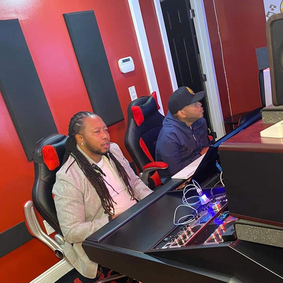 YokSeven's tweet image. To all my fans that supported and believe in my talent since day 1.. don't be scared to tell them we winning...
Your Rapper is one of the Best Mc'S In the history of SIERRA LEONE MUSIC...WATCH OUT FOR (THE LION) YOK 7 Featuring Styles P... LOVE IS LOVE!!!