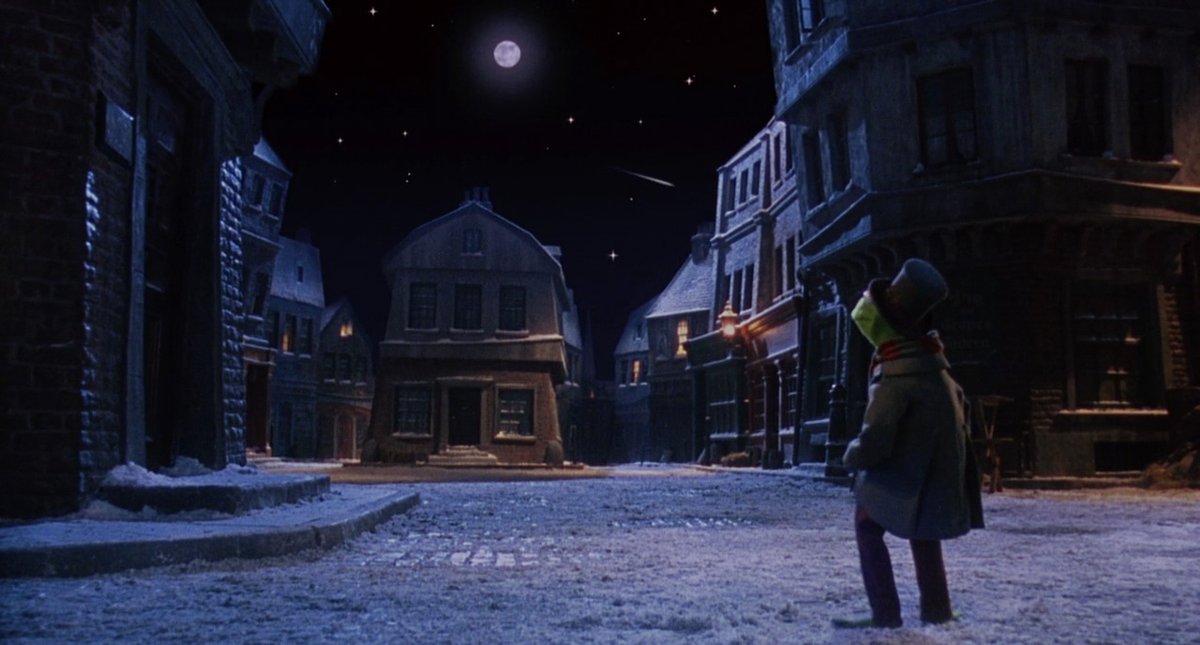 Featured image of post Bright Wall Dark Room Muppet Christmas Carol : The muppet characters tell their version of the classic tale of an old and bitter miser&#039;s redemption on christmas eve.