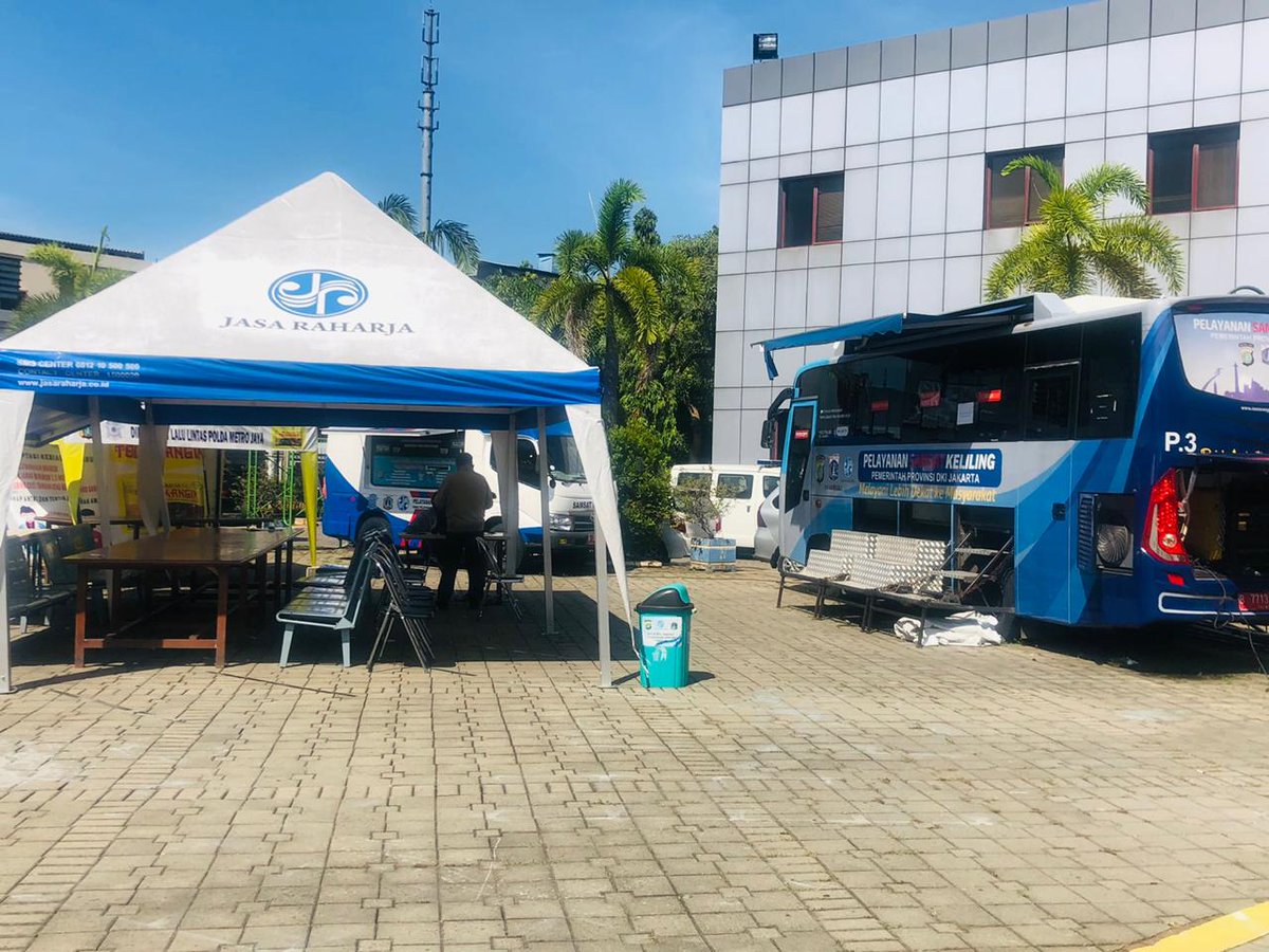 Pelayanan bus Samsat Keliling Jakarta Pusat baru saja tutup. Terima kasih kepada wajib pajak yang setia melakukan kewajiban membayar pajak kendaraan di Samsat kami.