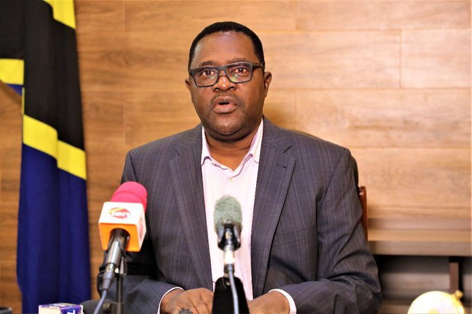 MsumariR's tweet photo. Mkuu wa Mkoa wa Dar es Salaam, Aboubakar Kunenge ametangaza kufanya mkutano wa wawekezaji na wafanyabishara wa mkoa huo ili kubaini changamoto mbalimbali na namna ya kuzitatua.
Kunenge amesema bado mkoa huo unafursa ya kuongeza pato licha ya kutokuwepo kwa rasilimali kama madini. https://t.co/jlk0omRW0W