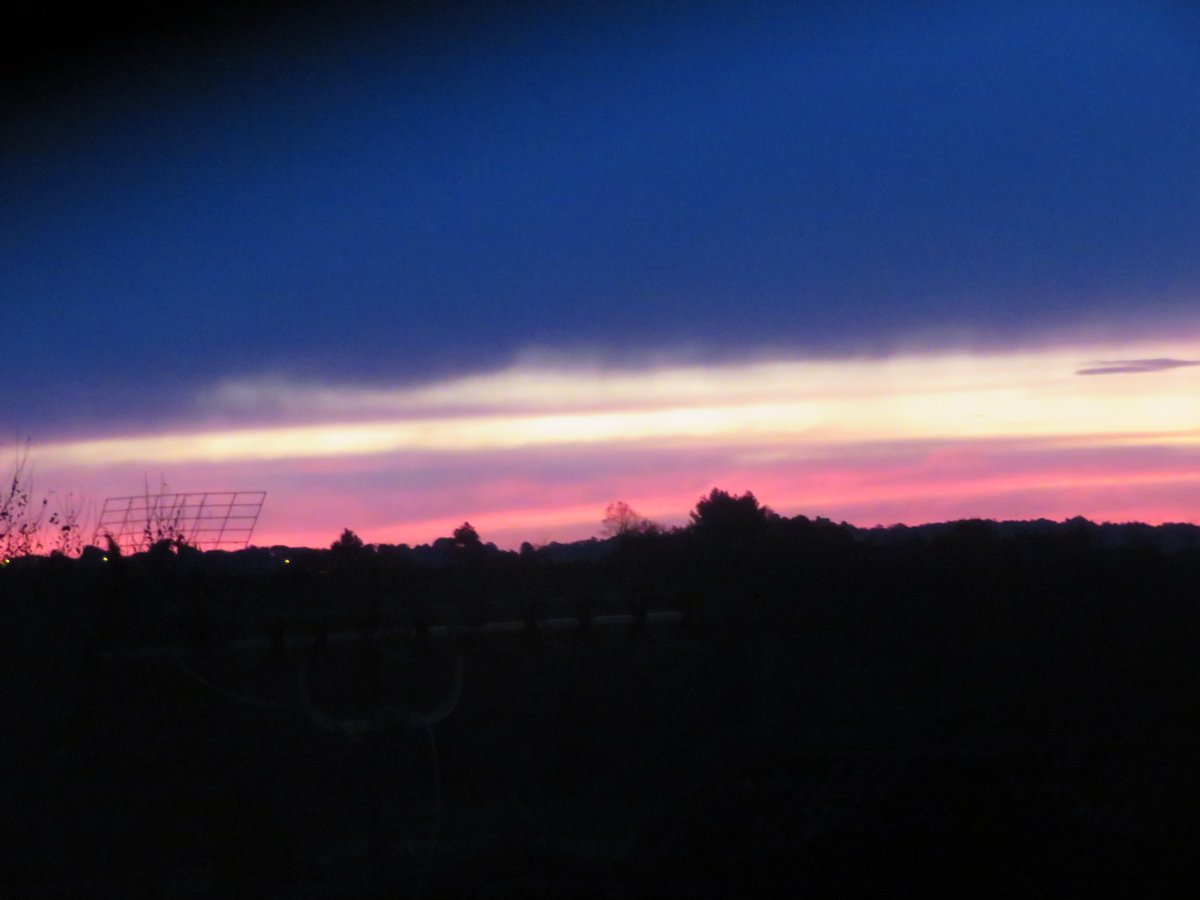 This morning the French put out a dawn flag.
Bon Jour La France.