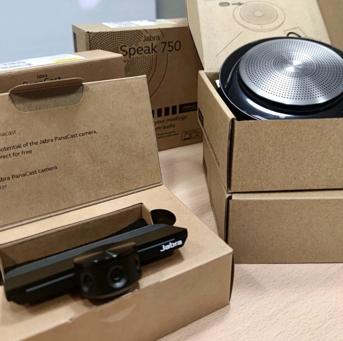 AdalidesSpain's tweet photo. Papá Noel se ha adelantado y nos ha traído estos juguetitos para un nuevo proyecto...🤩
¡Qué ganas de contaros más cosas!
#nuevosproyectos #salasdereuniones #180º #videoconferencia #eventos #charlas #meeting #speakers #emprendimiento @IngramMicroES @JabraEurope https://t.co/XYWUIo8hIM