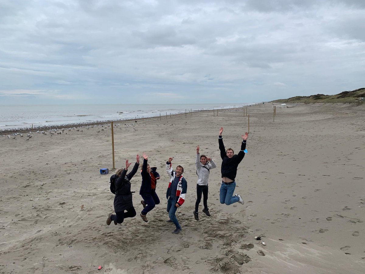 Ook na de zomerperiode ontvingen we heel wat beeldmateriaal van het #CoastSnapOostende station, en we staan te springen om daarmee aan de slag te gaan! Bedankt aan de collega's van <a href="/jmeesvliz/">Jan Mees</a> om dat gevoel even in beeld uit te drukken 📸🥳

Meer info ➡️ kustportaal.be/nl/coastsnap-b…