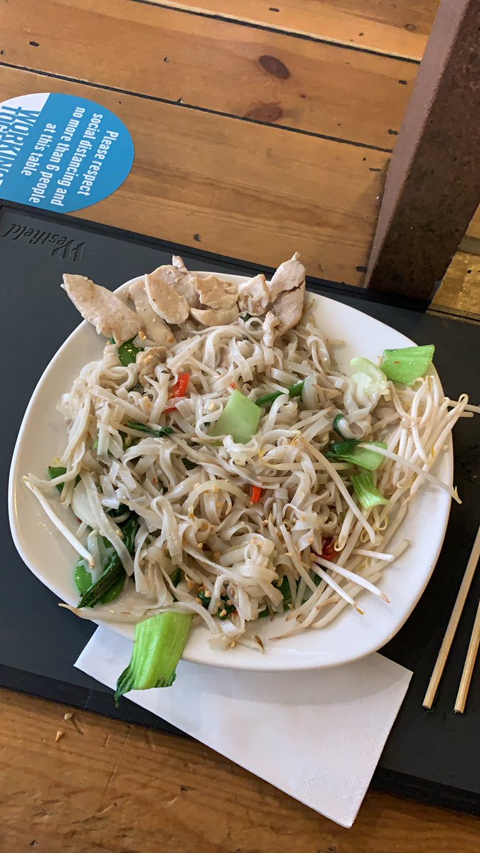 CharlieVose's tweet photo. For £9.50 i expected more @PhoRestaurant 😡 5 measly pieces of chicken! #ripoff #badvalue #wheremychickensat #neveragain https://t.co/e2XvK7Wwl5