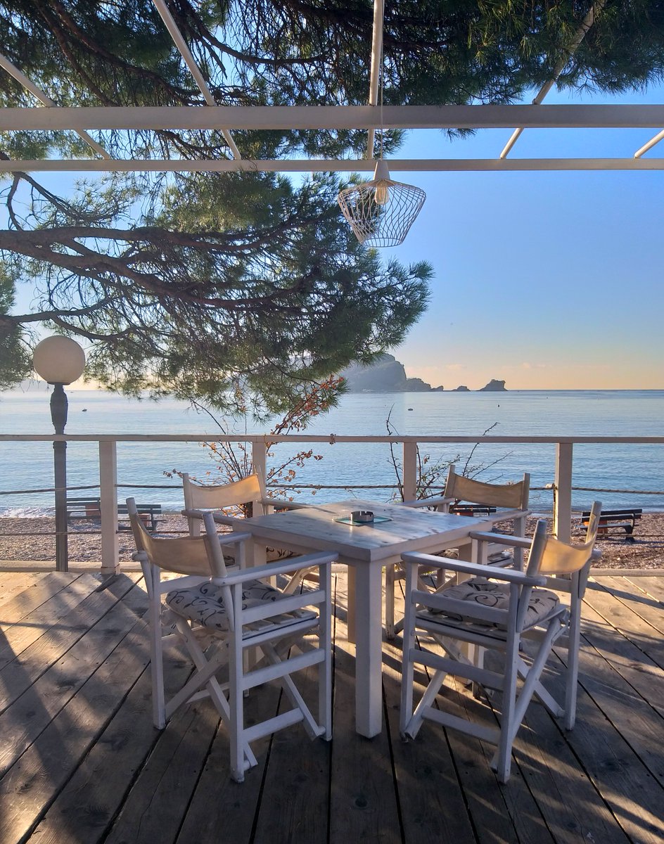 TorchBeachBudva's tweet photo. #Sunkissed Torch 🌞 Dobro nam dosli! 🥰 
#winter #Budva https://t.co/eS275Jxggd