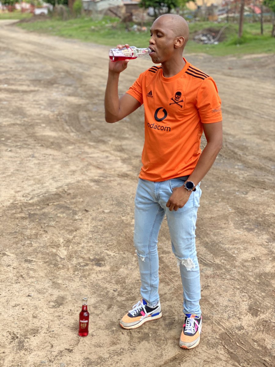 kglenyora's tweet photo. All am asking for it’s R1000 @superbalist voucher from @hunterscider #HuntersRedAppleSlaps https://t.co/fCzeBYRuCr
