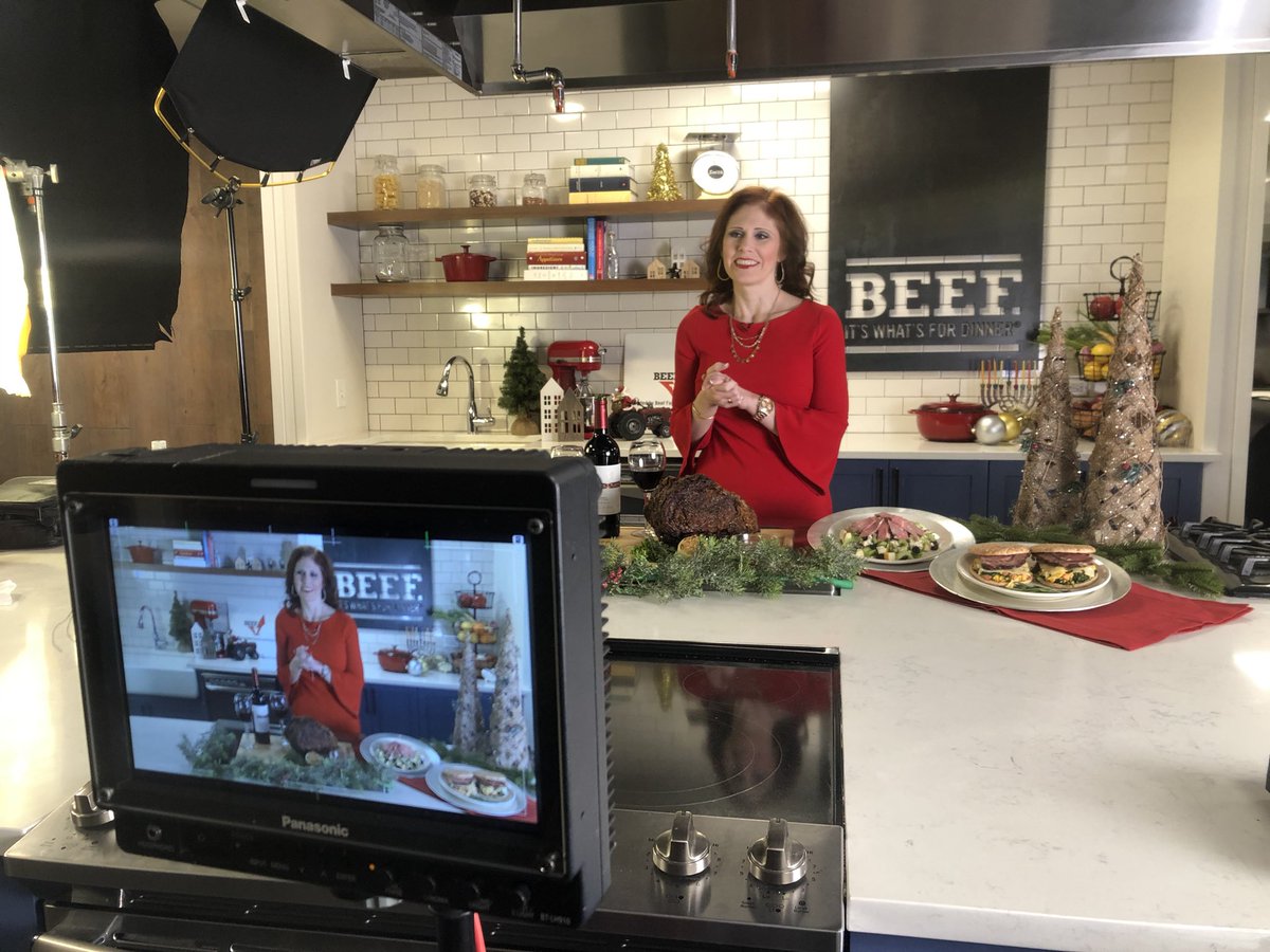 Show time! Ready to share tips for a flawless holiday meal. #beef #beefitswhatsfordinner