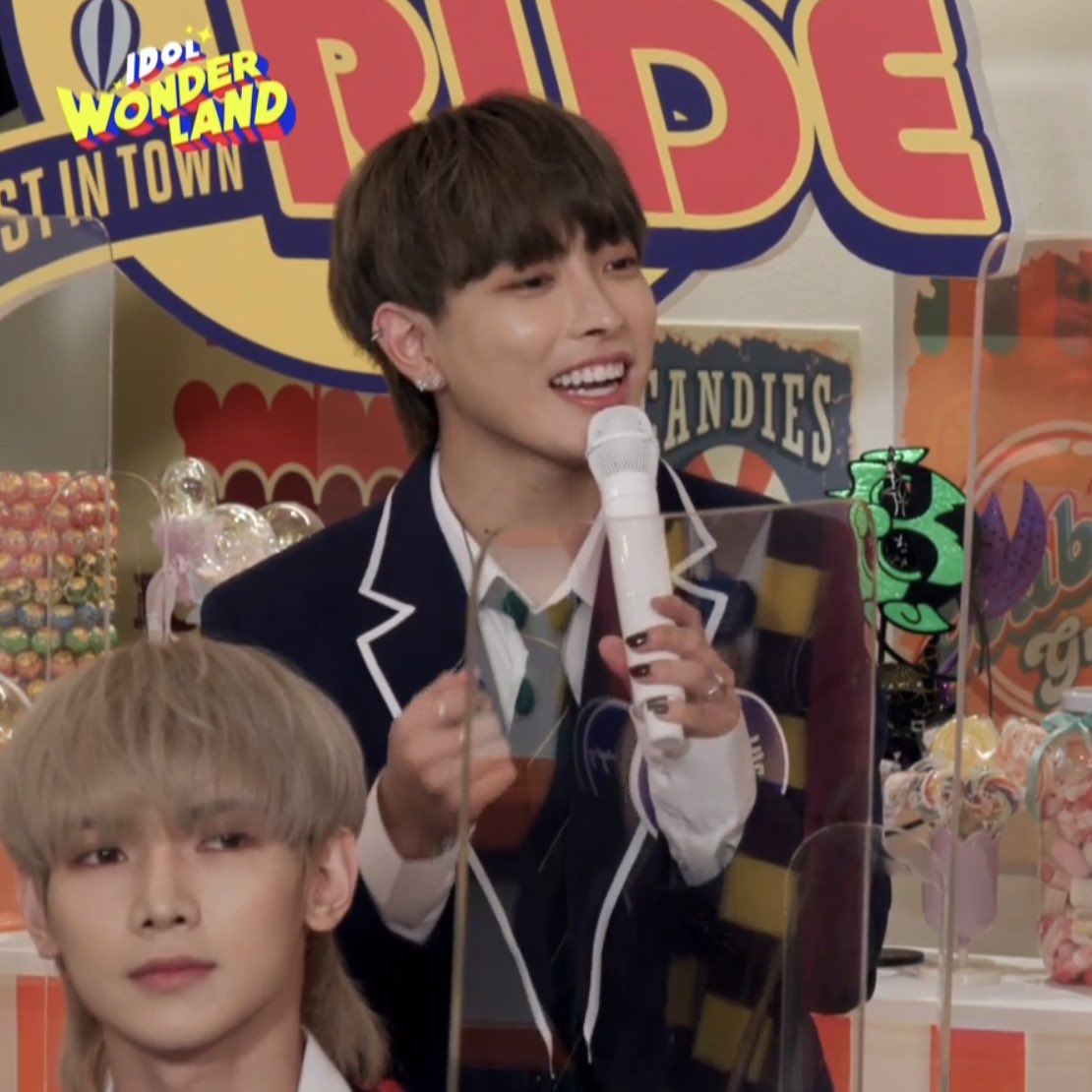PRODBYHONG's tweet photo. HONGJOONG WITH HIS BLACK NAILS HHHHHHHHH https://t.co/KyOie6PqPo