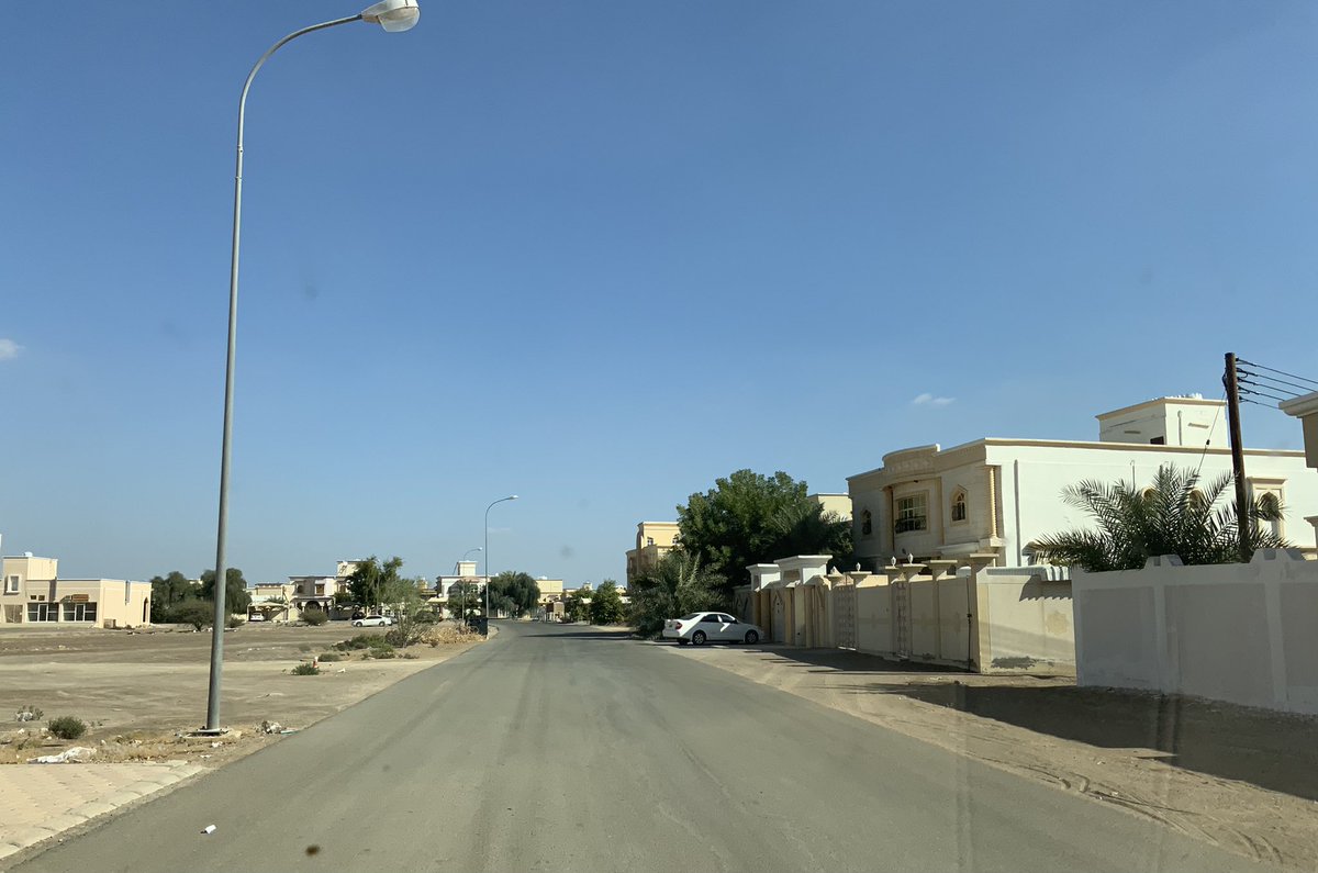 يسعد مساء أهل الدار ومن سكن فيها
عبق العطر فاح ورجع الليالي وماضيها 
الواحه قصدي وأكتب في معانيها 
يأهل الشعر  يلي بالإشعار تدرون