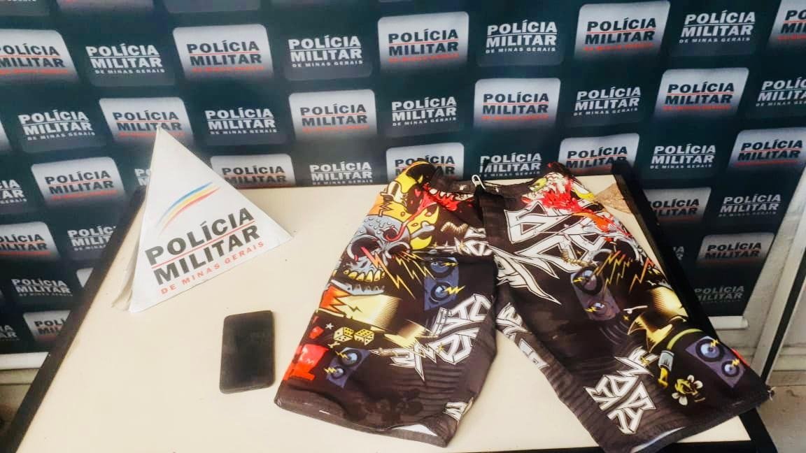 "As police were searching the suspect, they discovered the shorts he was wearing when he committed the crime" https://g37.com.br/c/em-rapida-resposta-no-primeiro-dia-do-mes-policia-militar-apreende-mais-um-autor-de-roubo/em-rapida-resposta-no-primeiro-dia-do-mes-policia-militar-apreende-mais-um-autor-de-roubo