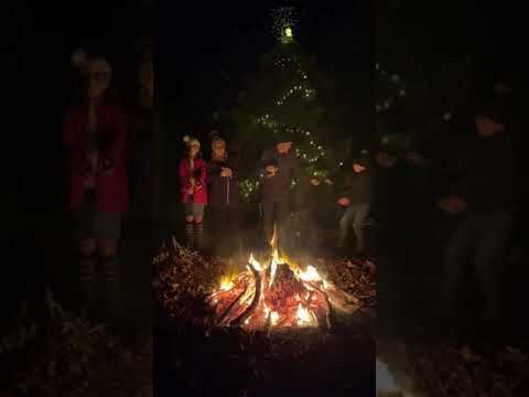 LetsGoLudlow's tweet photo. We've been gifted by not one but TWO fantastic Xmas videos in #Ludlow. Two gorgeous Xmas fairies sprinkling magic &amp; highlighting our independent shops, beautiful location &amp; wonderful Christmas spirit🌟 🌟  @bodenhams @lushfilmsco 
https://t.co/MQVm8aI9XF
https://t.co/so1xKpbZiI https://t.co/vGAcU7weXS