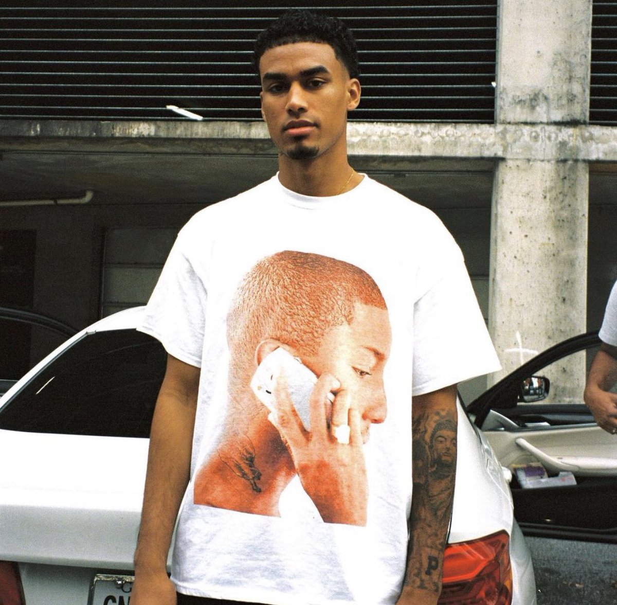 troubhless's tweet image. lemme catch a vibe and take it easy