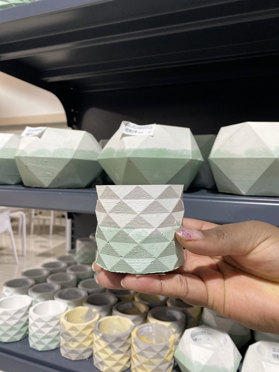 creteandco's tweet photo. Mai, Penelope, Ohene Ba & Ohene now exclusively available at @orcadecogh in 4 Colour ways - Green/White, Yellow/Grey, Grey/White and Peach/White. Head on over and pick up a vessel or 3! 😜
#Creteandco #ConcretePots #HandmadeConcrete #ConcreteDesign #ColoredConcrete #OrcaDecogh https://t.co/SVDyL8yx0C
