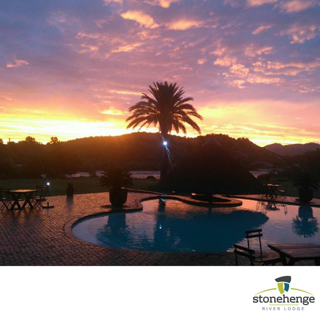 stonehengelodge's tweet photo. We love seeing the sky change colours at #StonehengeRiverLodge come sunset 🤩 #Parys https://t.co/tVg3VarbkL