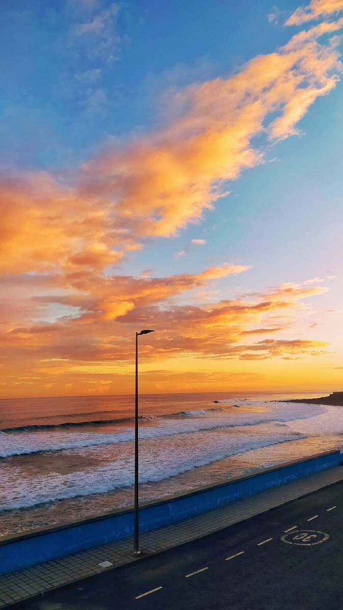 Mismo amanecer, 15 min de diferencia. ☁️🌈🌊