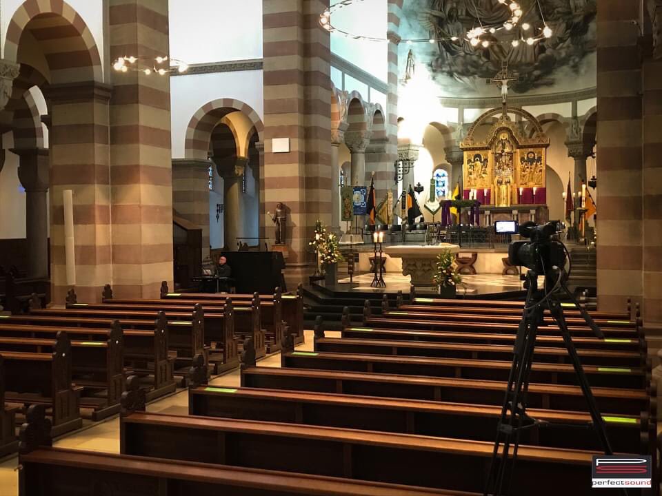 perfect_sound's tweet photo. Livestream der St. Antonius Gemeinde 🤩

#rheine #lingen #meppen #emsland #emsdetten #emsbüren #ibbenbüren #gronau #steinfurt #nordhorn #spelle #greven #salzbergen #hörstel #neuenkirchen #münster #riesenbeck #osnabrück #digitalesatelierrheine https://t.co/mvOhhBzB0h
